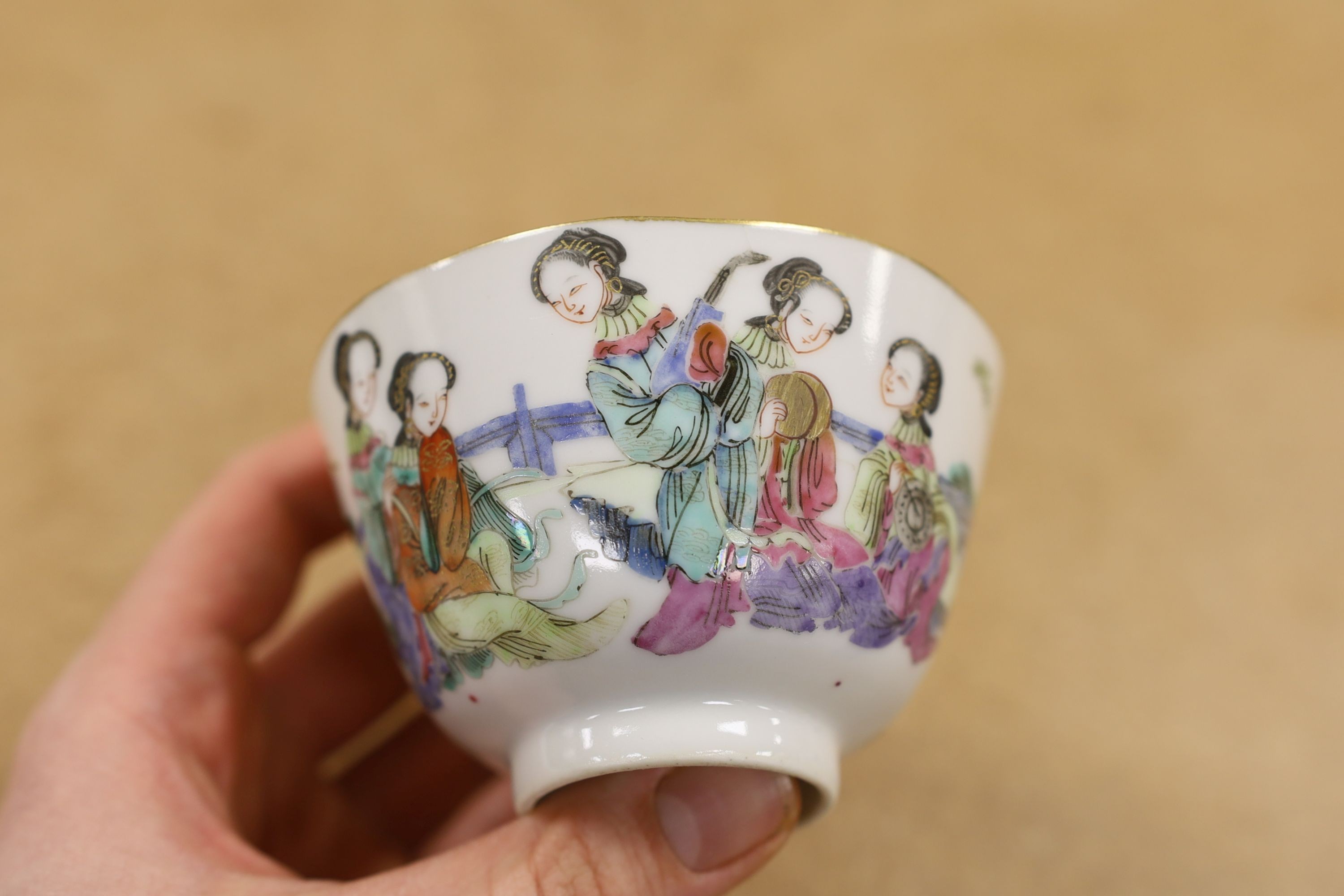 A Chinese famille rose chupu and a bowl, late 19th century, and a cloisonne parasol handle, 23cm long